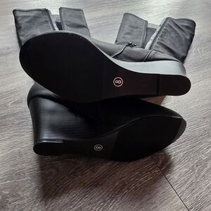 Elegant Black Wedge Boots